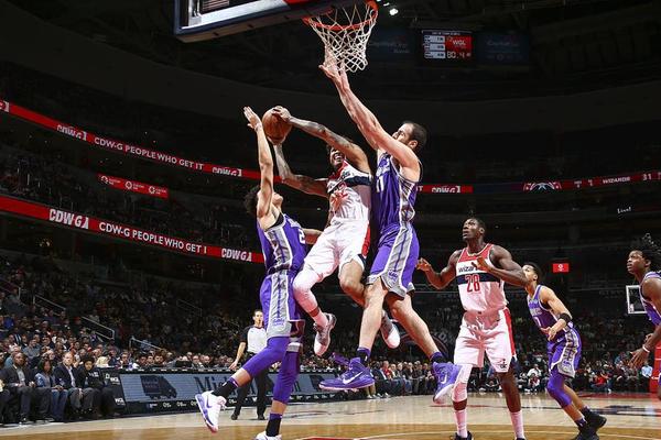 辽宁男篮在CBA杯赛中遭江苏逆转，杨鸣指出防守和心态问题，赛后将迎战NBL合肥狂风。