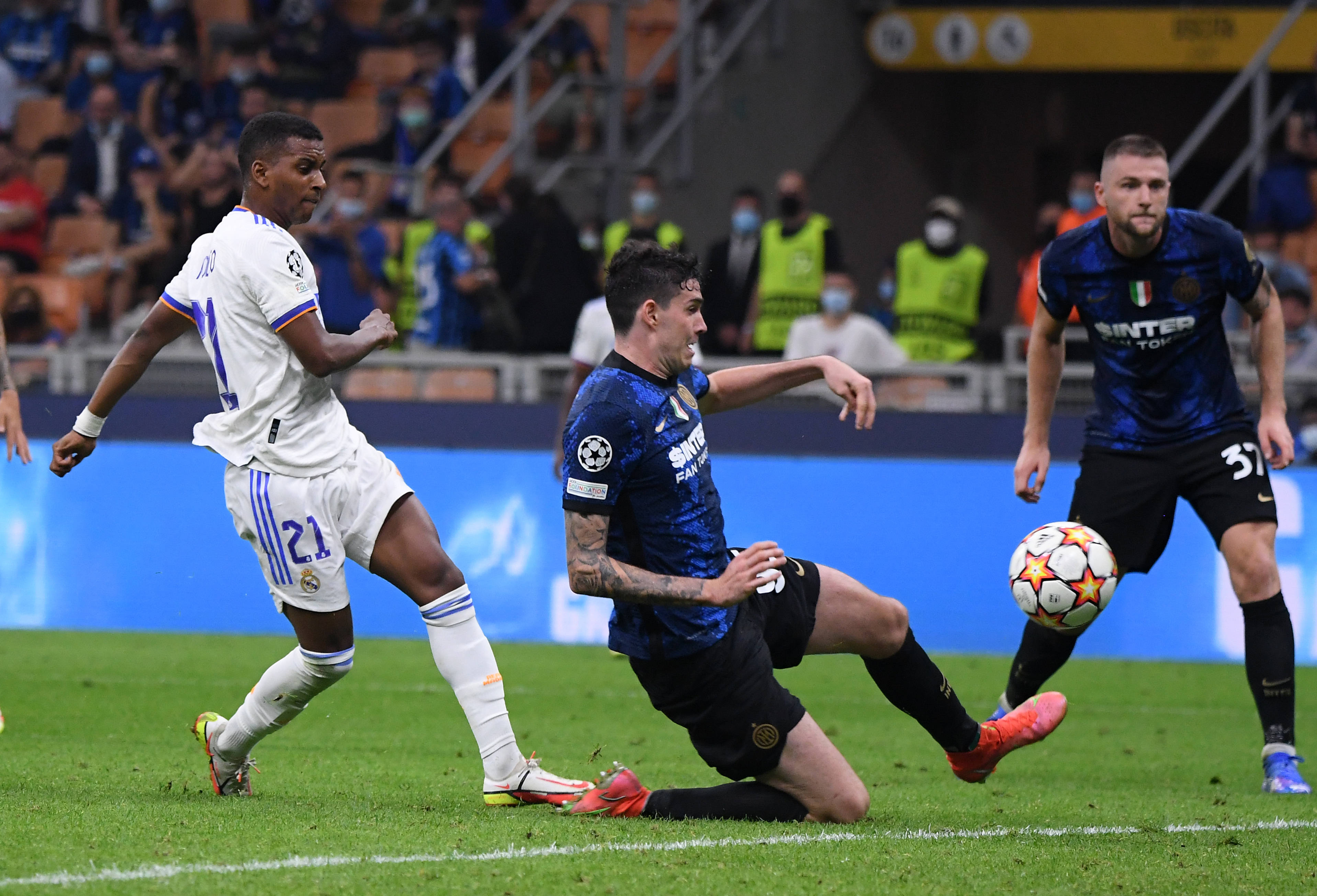 2025中超抢断榜：西海岸杨希以105次居首，英博吕焯毅排第二