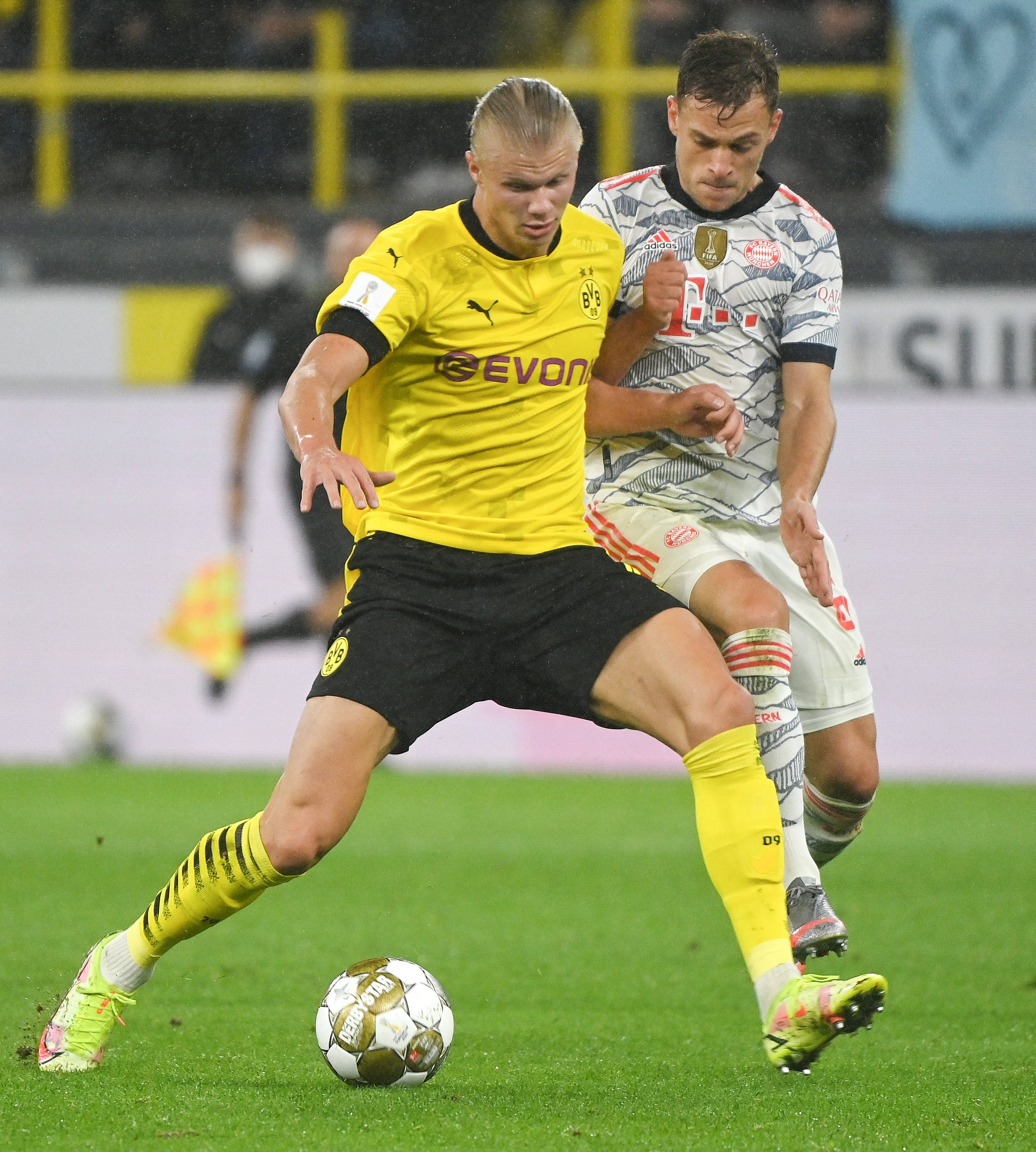 意媒：国米可以启用青训小将卡马特，以应对邓弗里斯伤缺情况