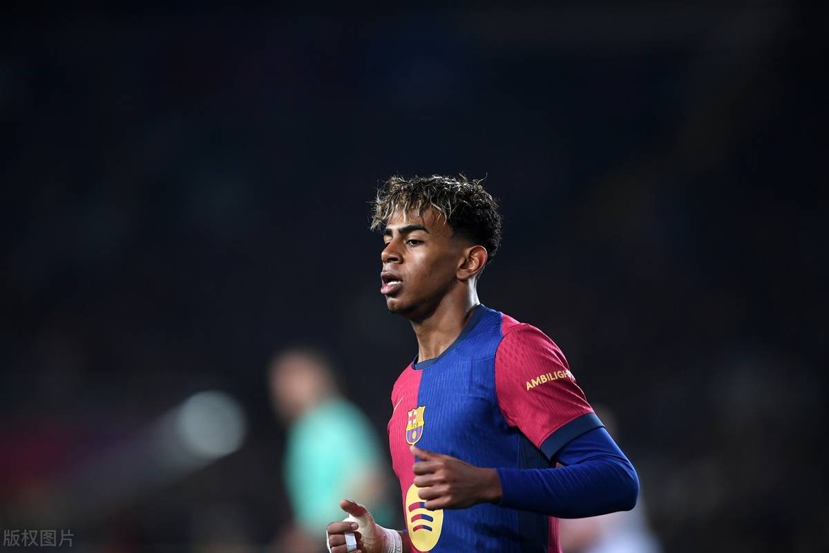 骑行爱好者穿骑行服唱说唱拍MV，运动体验别样精彩