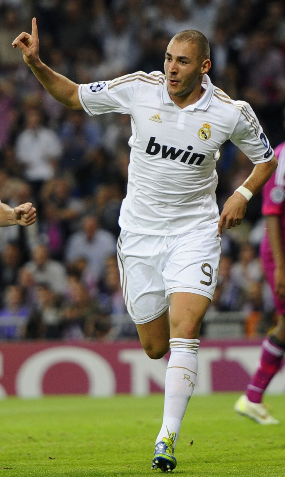 陷入窘境！曾凡博赛后独自离场，一分钟没上被裁也要跟队回美国