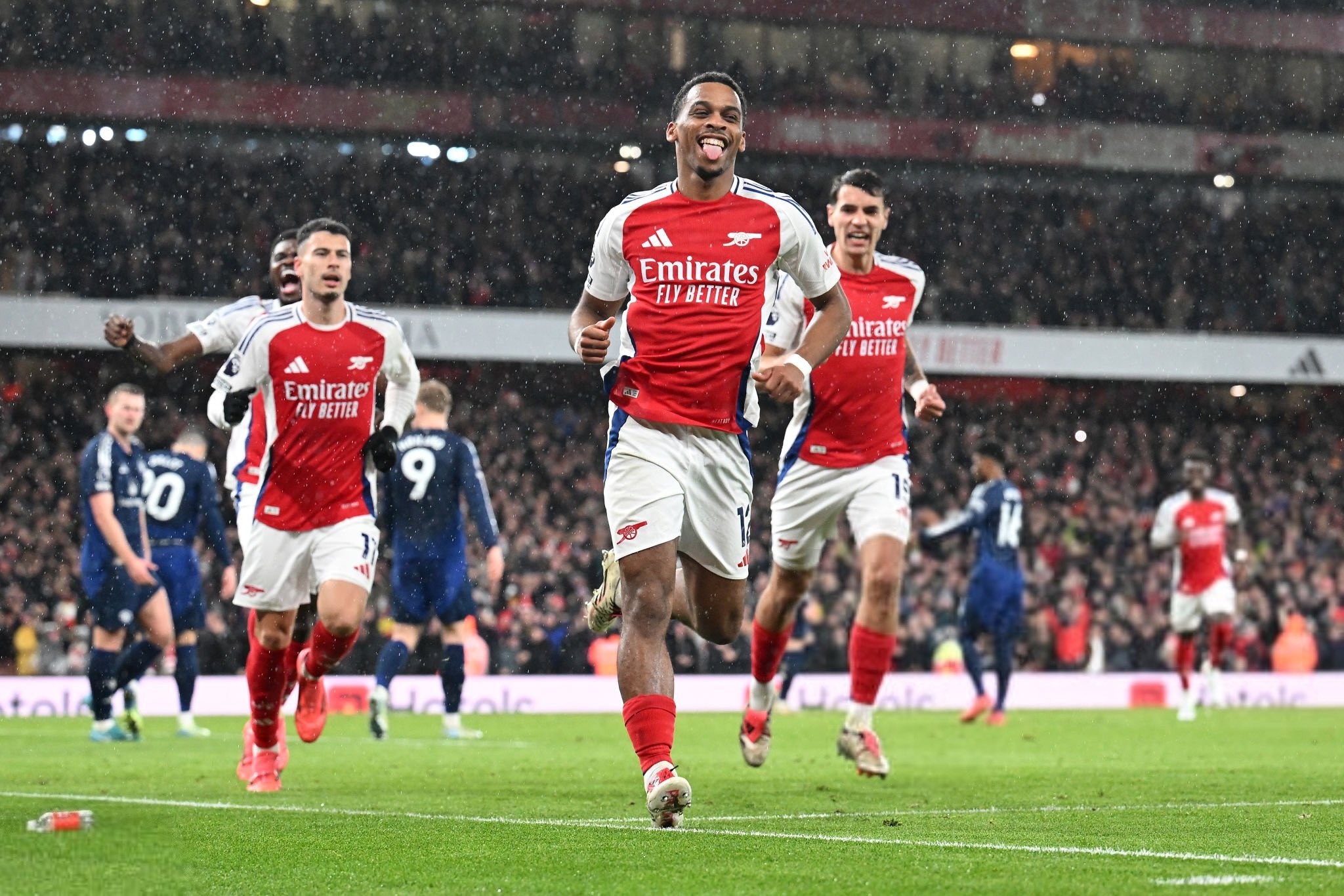 骑士对阵马刺内线狂轰80分，创下队史近29年纪录