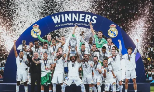 东契奇场均30.8分最高！湖人队史得分榜：老詹26.4分，科比25.1分